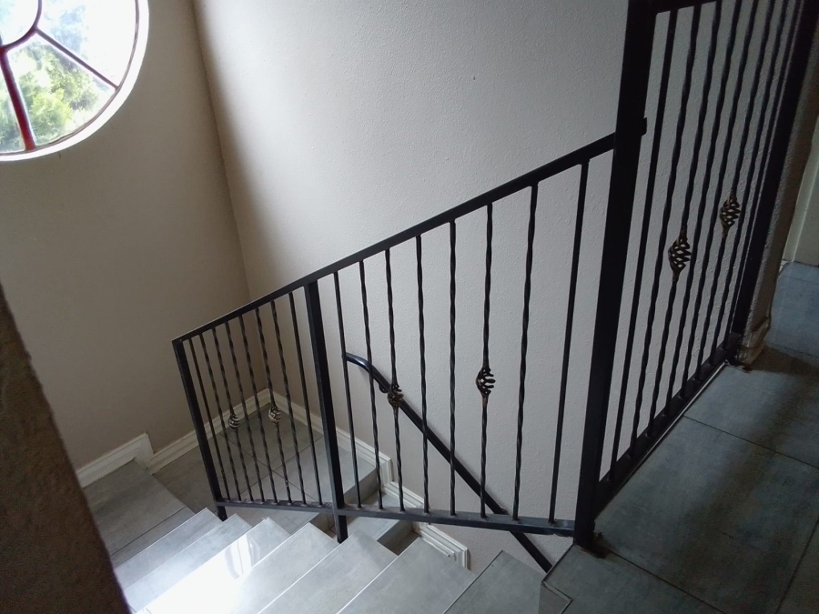 To Let 4 Bedroom Property for Rent in Safari Gardens North West